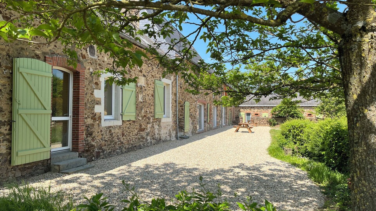 Saint-Sulpice House | Spacious 18-person gîte. Games room. Soccer, volleyball, badminton and petanque pitches