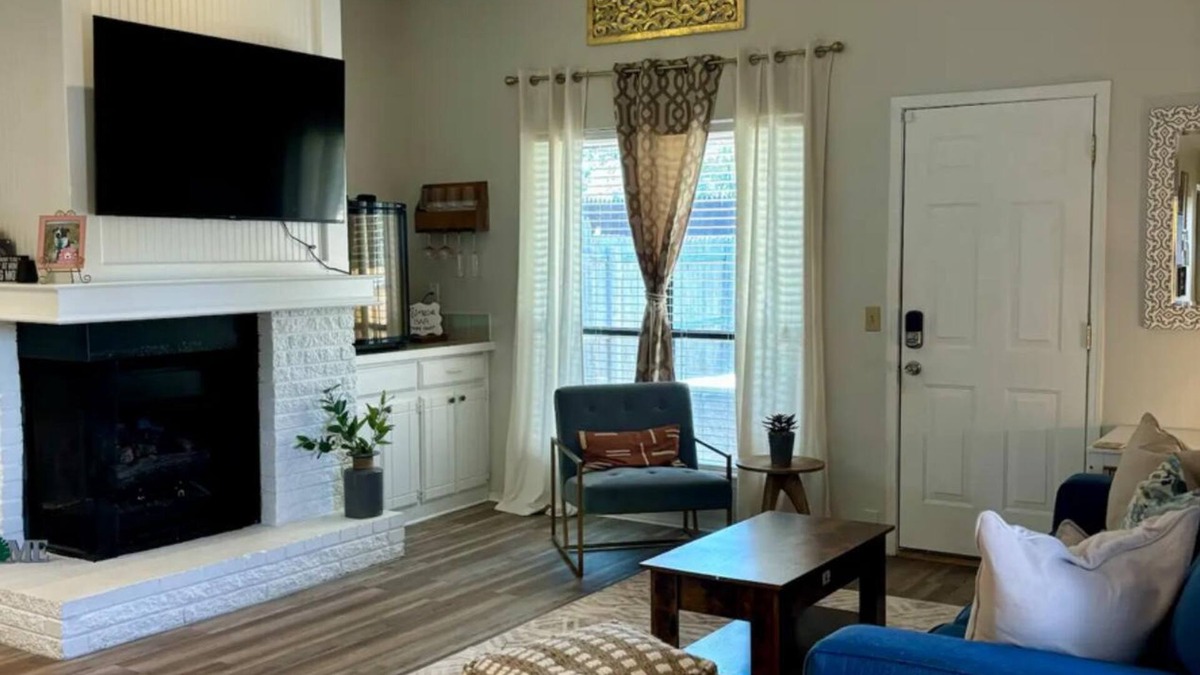 Oklahoma City House | Spacious 1Bd/1bath, Dog Friendly Townhome in safe area, NW Oklahoma City w/WiFi