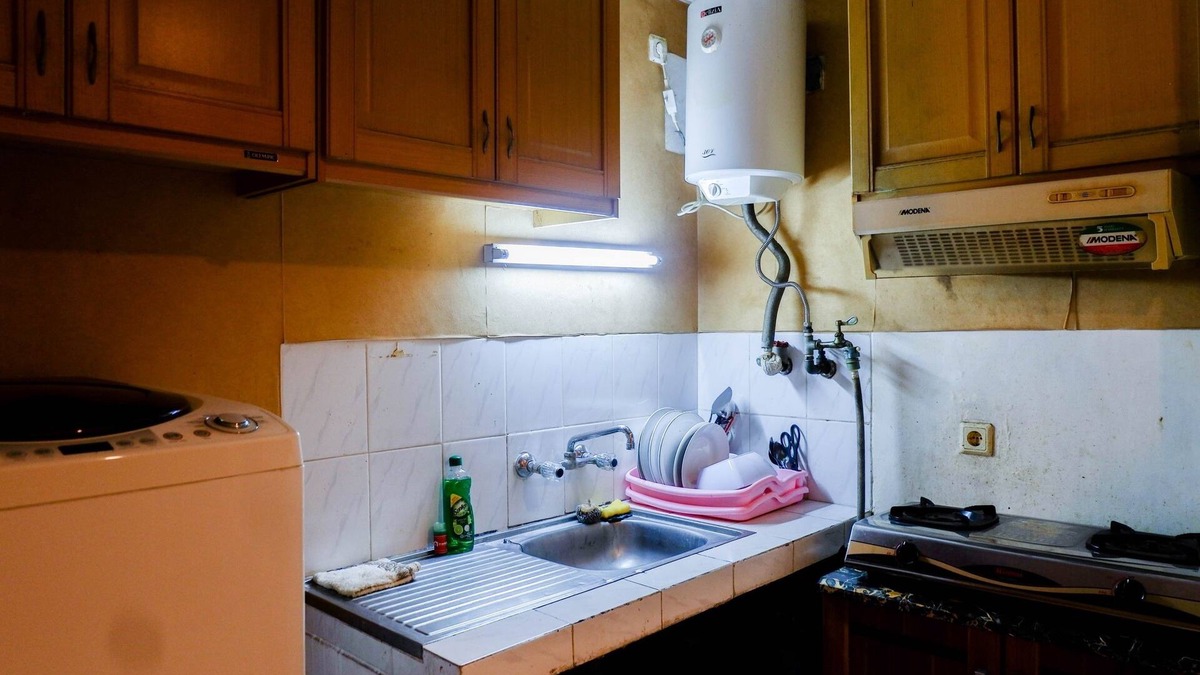 Suko Manunggal Apartment | Spacious 1BR Apartment at Taman Beverly