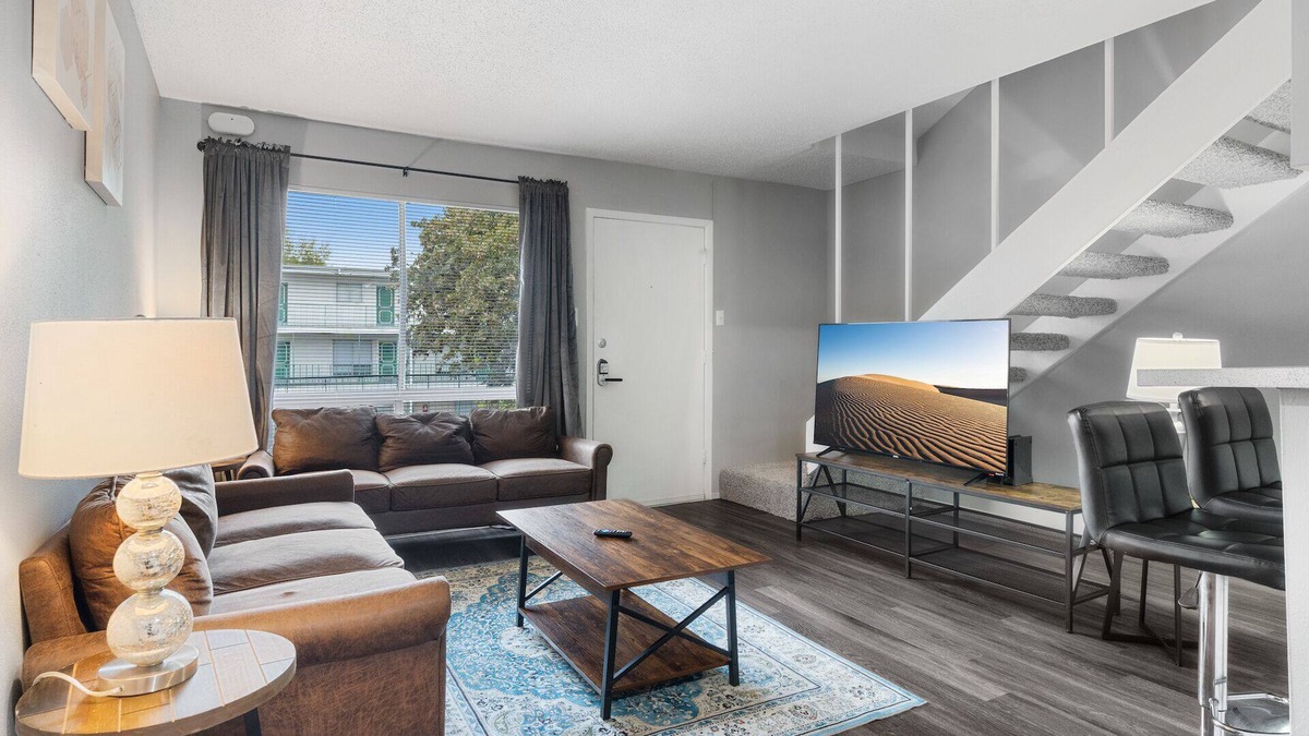 North University Apartment | Spacious 1BR in Hydepark 3242