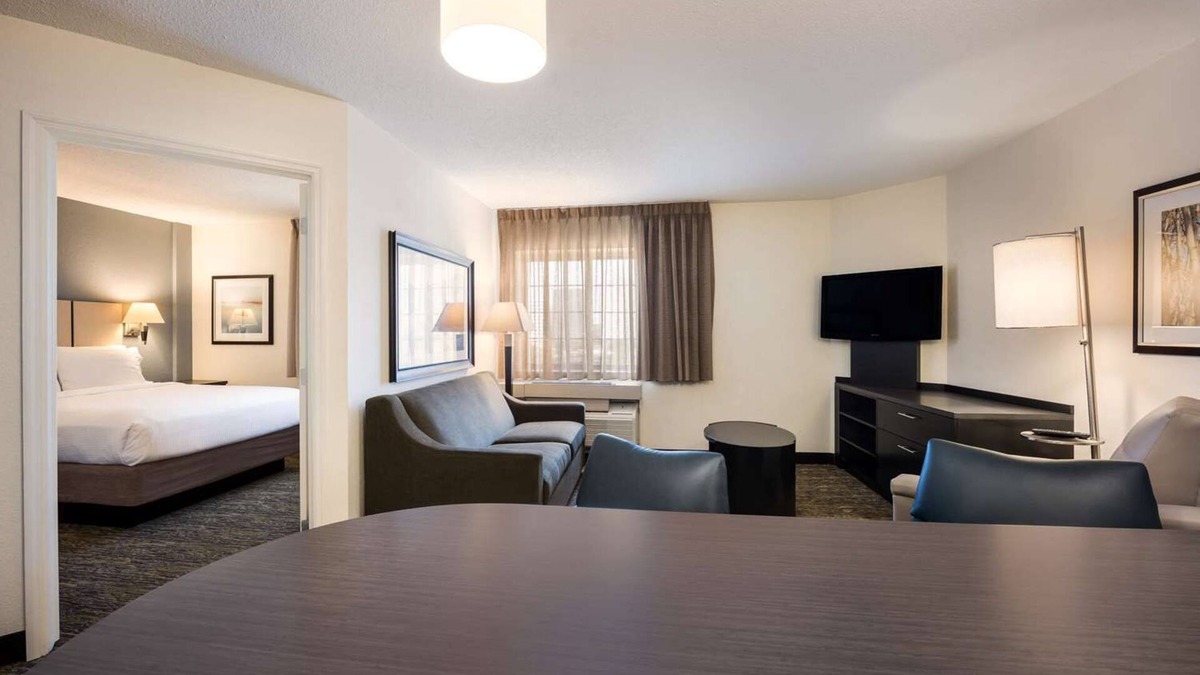 Morris Plains Hotel | Spacious 1BR Suite w/Kitchenette Ideal for Family Trip - Pets welcome!