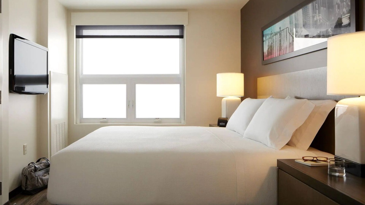Belmont Hotel | Spacious 1BR Suite w/Full Kitchen, Outdoor Pool, and Excellent Breakfast