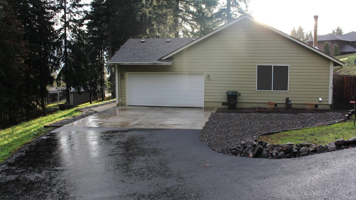 Woodland House | Spacious 2 acre property with beautiful ranch home. Pet-Friendly!