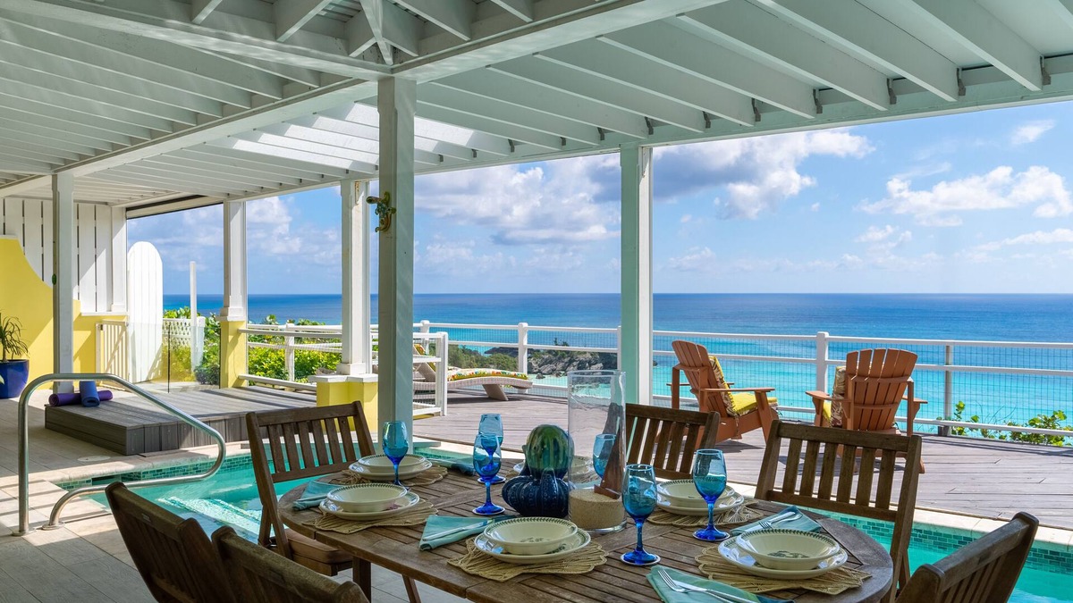 Southampton Villa | Spacious 2-bedroom villa with a pool and panoramic views of Horseshoe Bay Beach