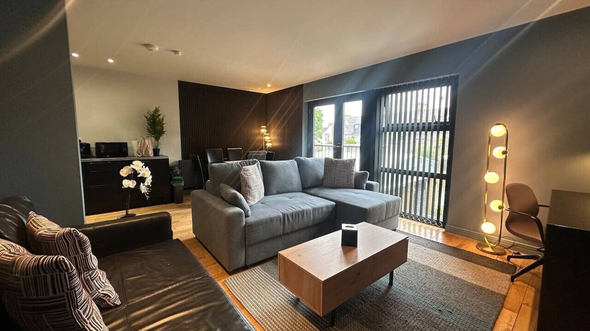 Roath Apartment | Spacious 2 Bd Apt w/Fast Wifi+CableTV+Audio System