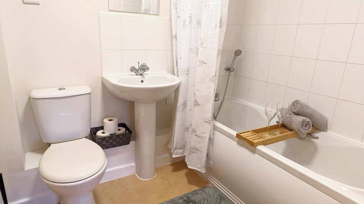 Ipswich Apartment | Spacious 2 bed 1 bath apartment with Parking in Ipswich
