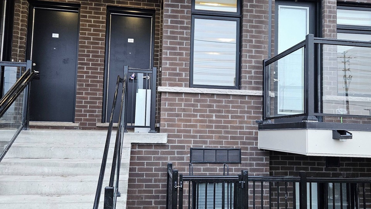 Pickering Condo | Spacious 2 Bed, 2.5 Bath Apartment in Pickering