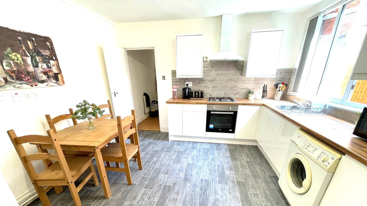 Forest Fields Apartment | Spacious 2-Bed Apartment with Hot tub and Parking