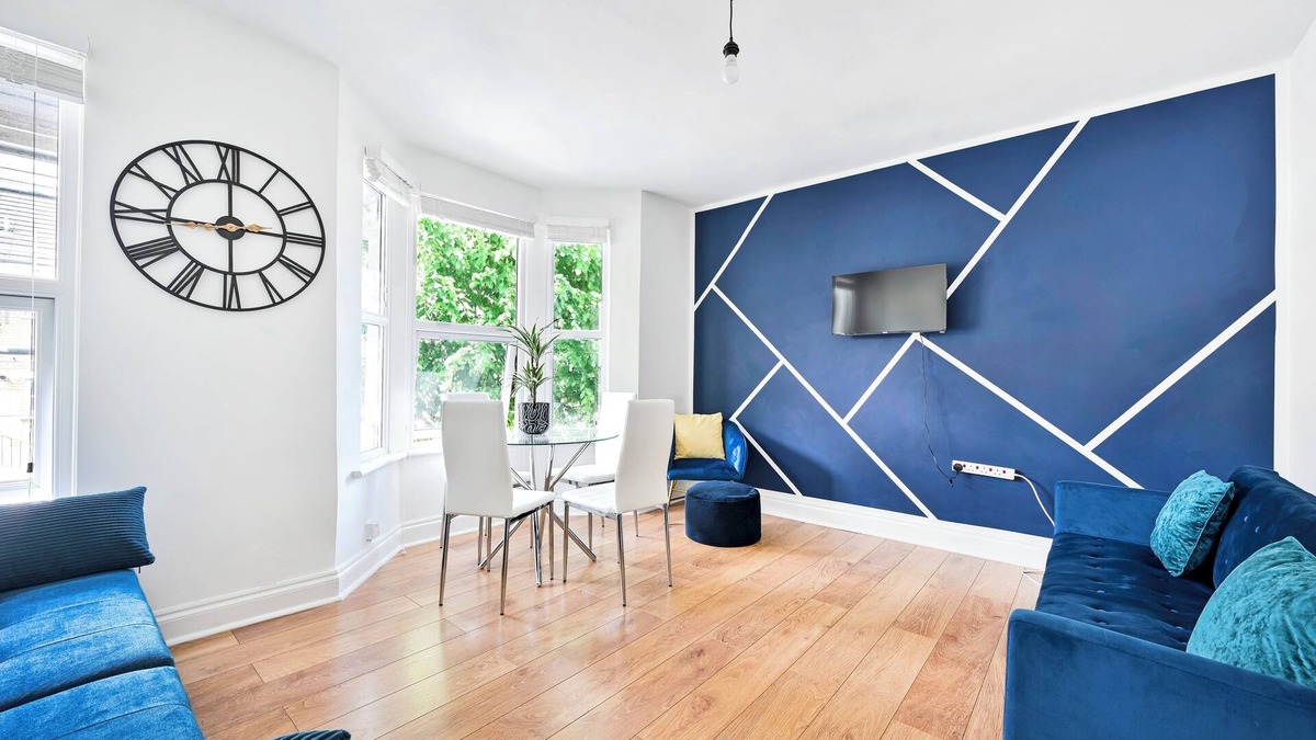 Lea Bridge Apartment | Spacious 2-Bed Apartment, Sleeps 8 in Leyton E10