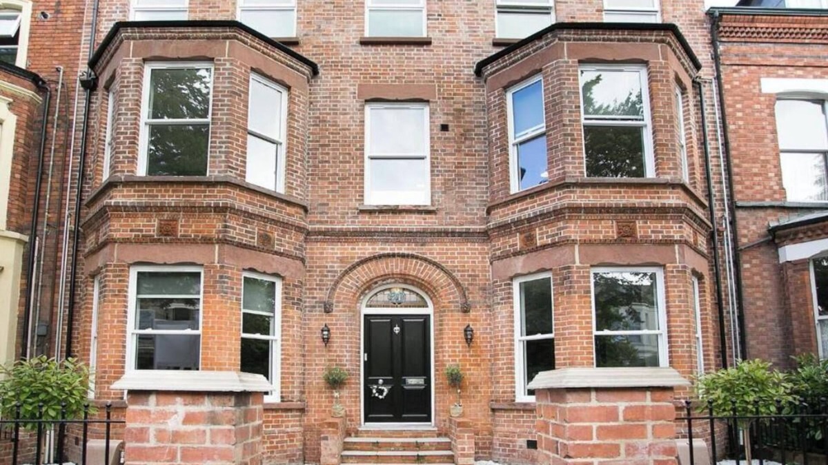 Queens Quarter Apartment | Spacious 2-bed Queens by CityGo
