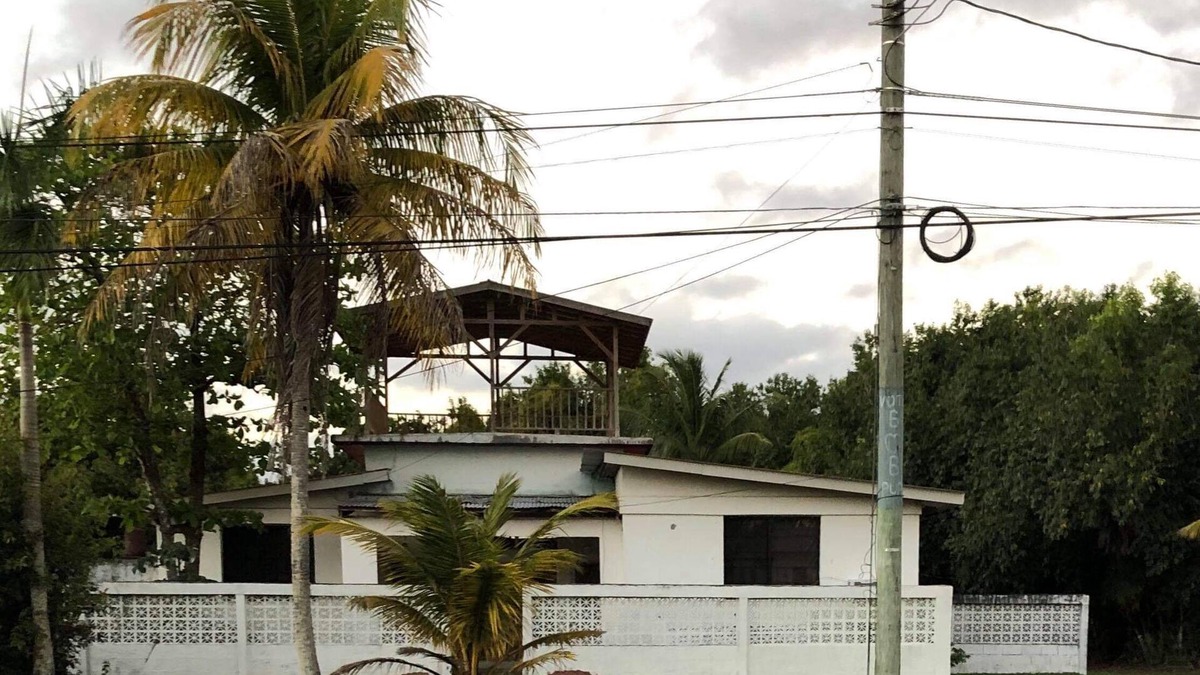 Bermudian Landing House | Spacious 2 bed room house located in Burrell Boom