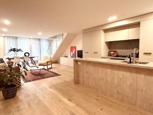 Dickson Apartment | Spacious 2 Bed Room Split Level Apartment