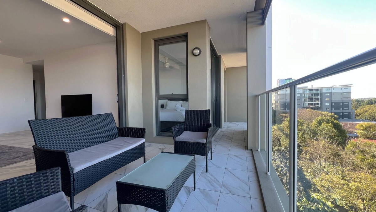 Woolloongabba Apartment | Spacious 2 bedroom Apartment Near PA Hospital