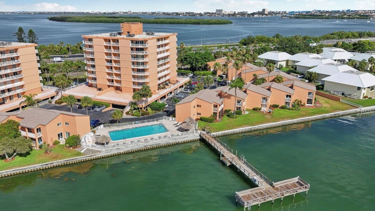 Pinellas Point Villa | Spacious 2-bedroom waterfront villa in beautiful St.Petersburg with pool & dock.