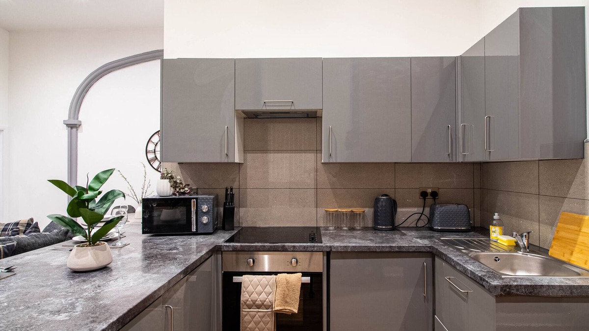 Barnsley Apartment | Spacious 2-Bedroom Apartment in Central Barnsley