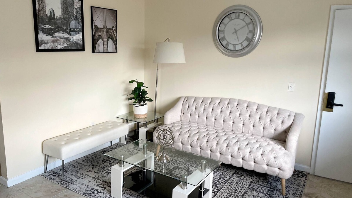 Brooklyn Apartment | Spacious 2 bedroom apartment with Patio!nAs Seen On Arbnb 5 star listing!