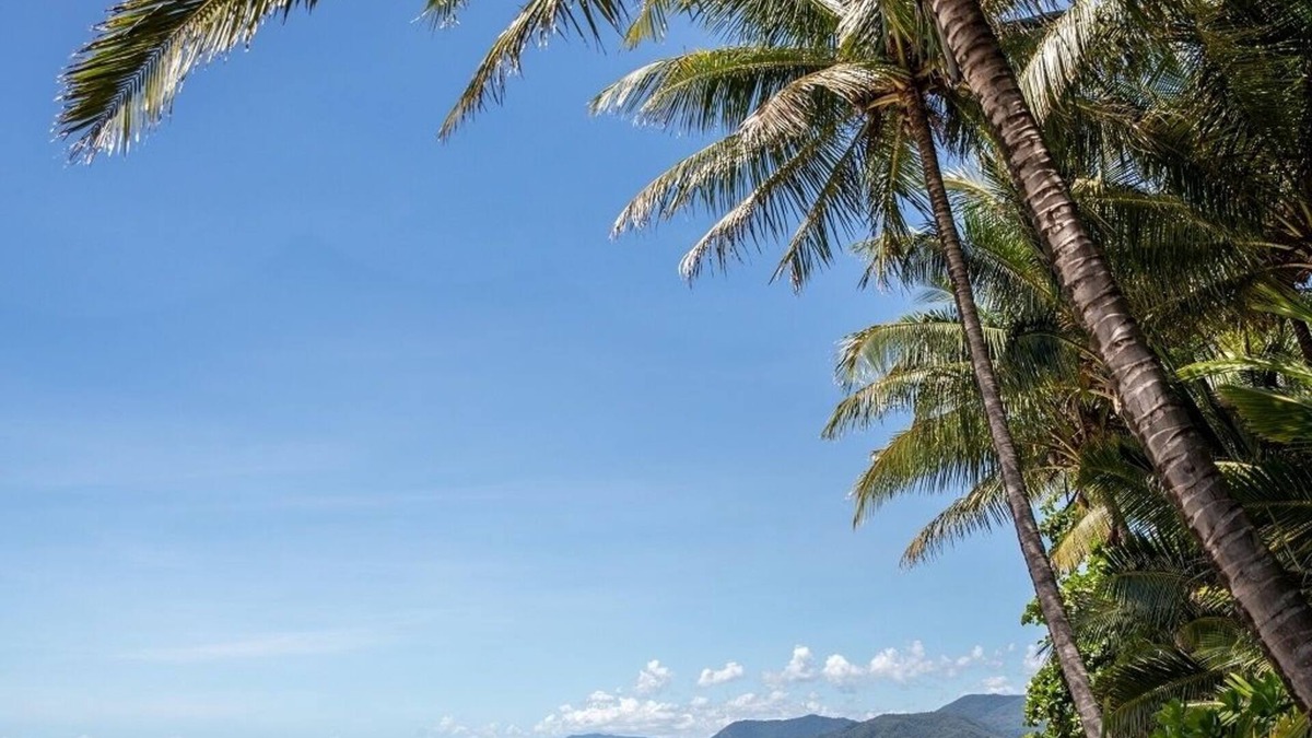 Port Douglas Villa | Spacious 2 bedroom beachfront Villa located within the Mirage Resort grounds.