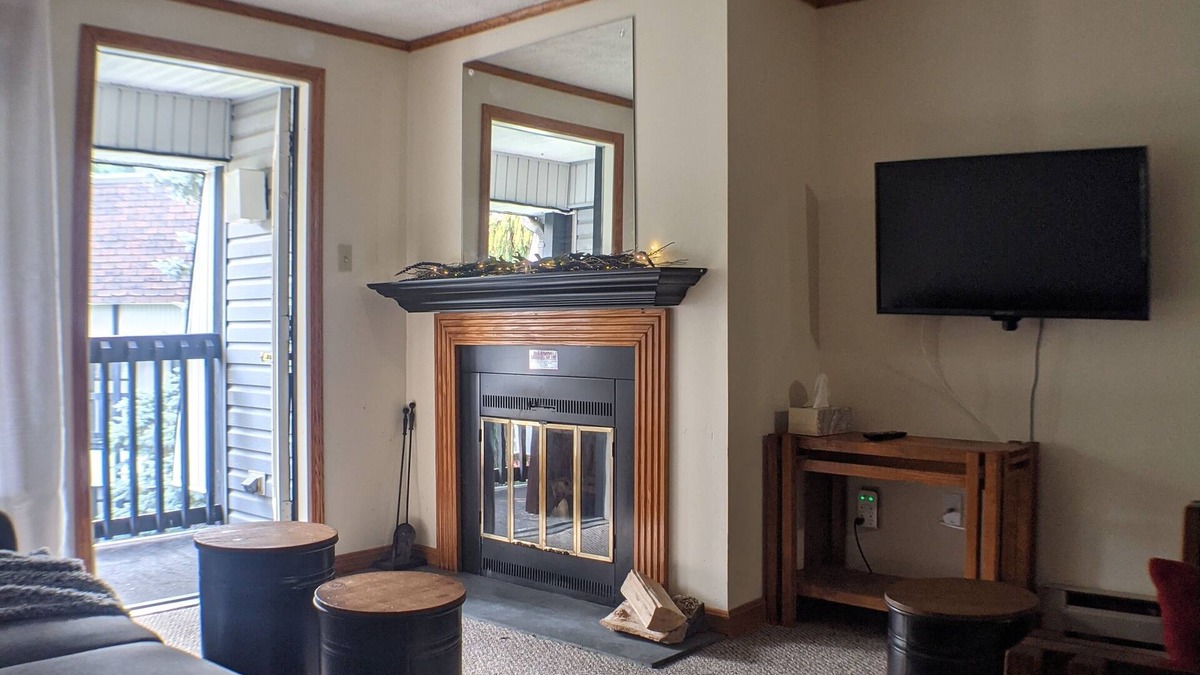 Claysburg Condo | Spacious 2 Bedroom Blue Knob Ski Condo Mountain Getaway