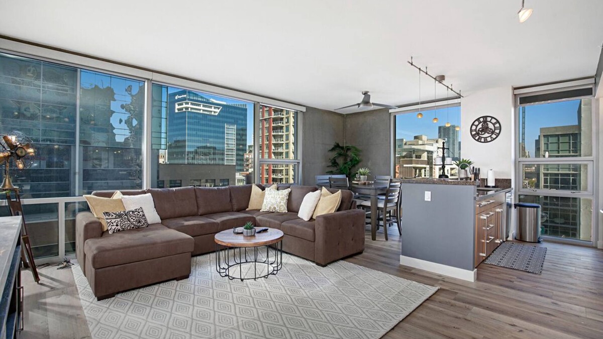 East Village Condo | Spacious 2 Bedroom Condo in the Heart of Downtown!