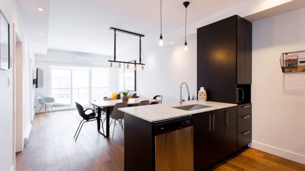 Marconi-Alexandra Condo | Spacious 2 Bedroom Condo in Little Italy