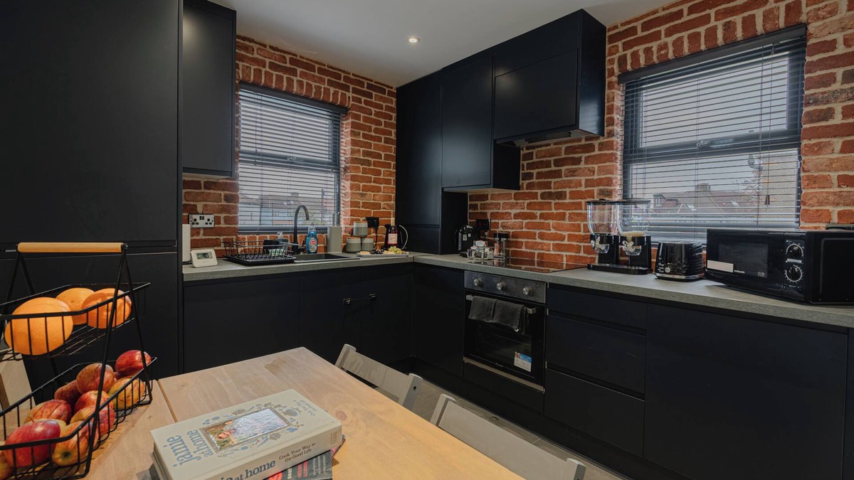 Enfield Highway Condo | Spacious 2-bedroom condo - Sleeps 5 - Free WiFi - Free Parking