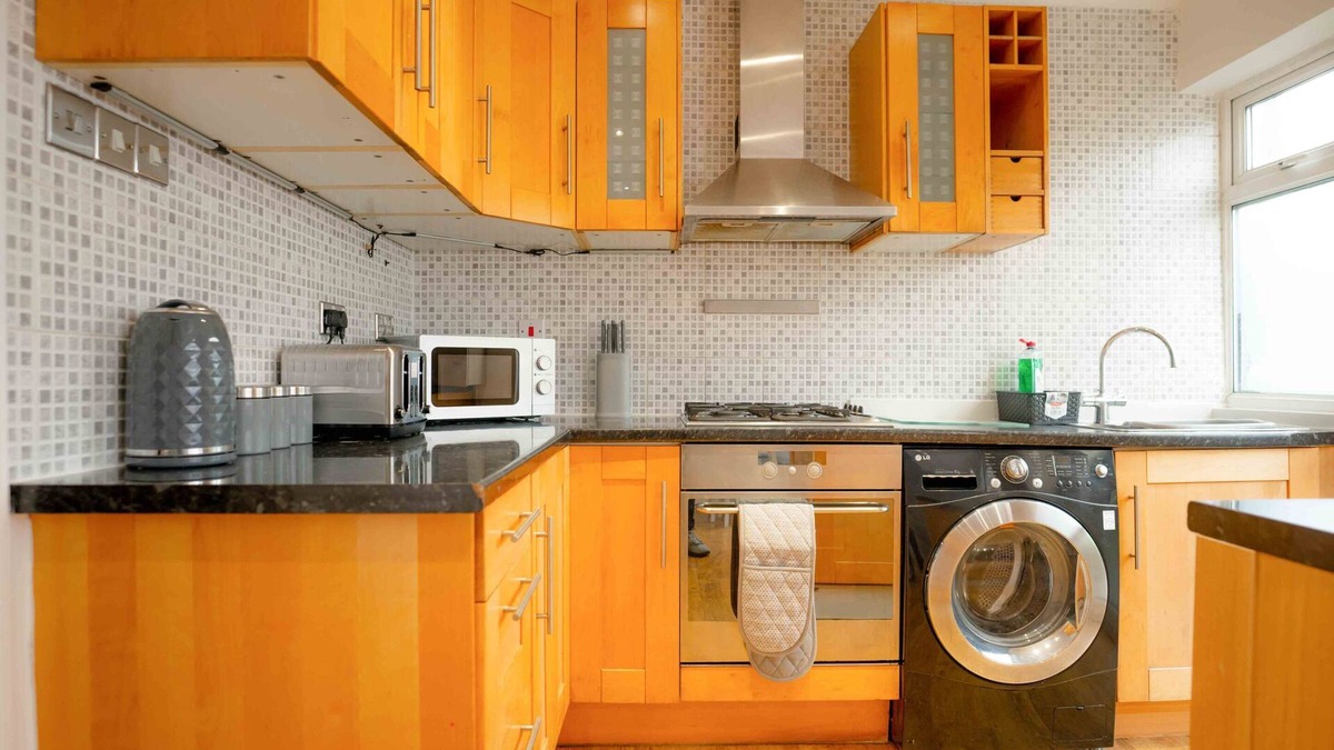 Belvedere House | Spacious 2-Bedroom House in Belvedere With Parking