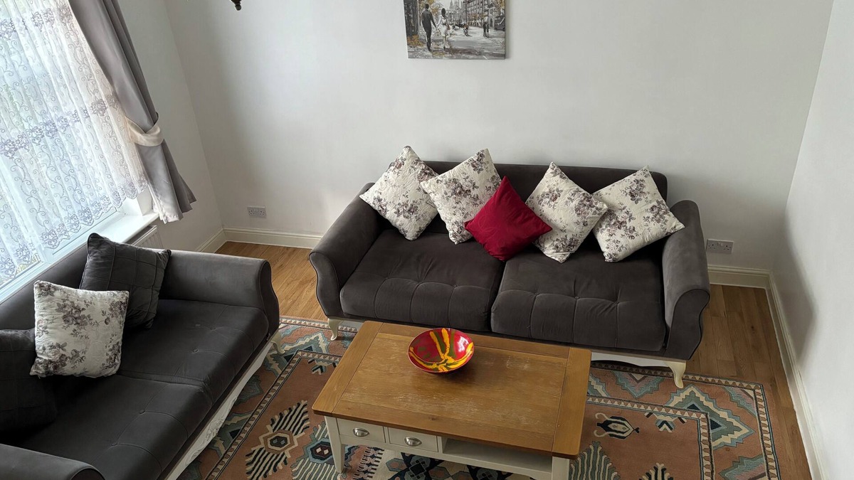 Haringey House | Spacious 2 Bedroom House with Garden in London