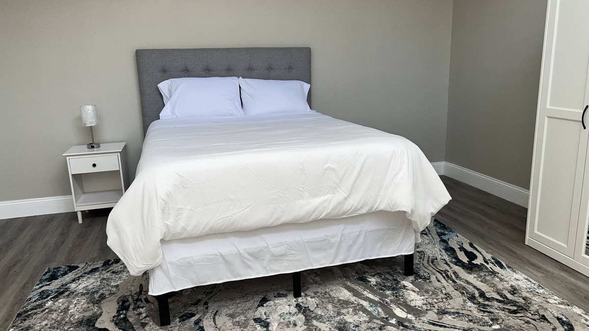 Clawson Apartment | Spacious 2 Bedroom Loft in the Heart of the Bay. Minutes from attractions.