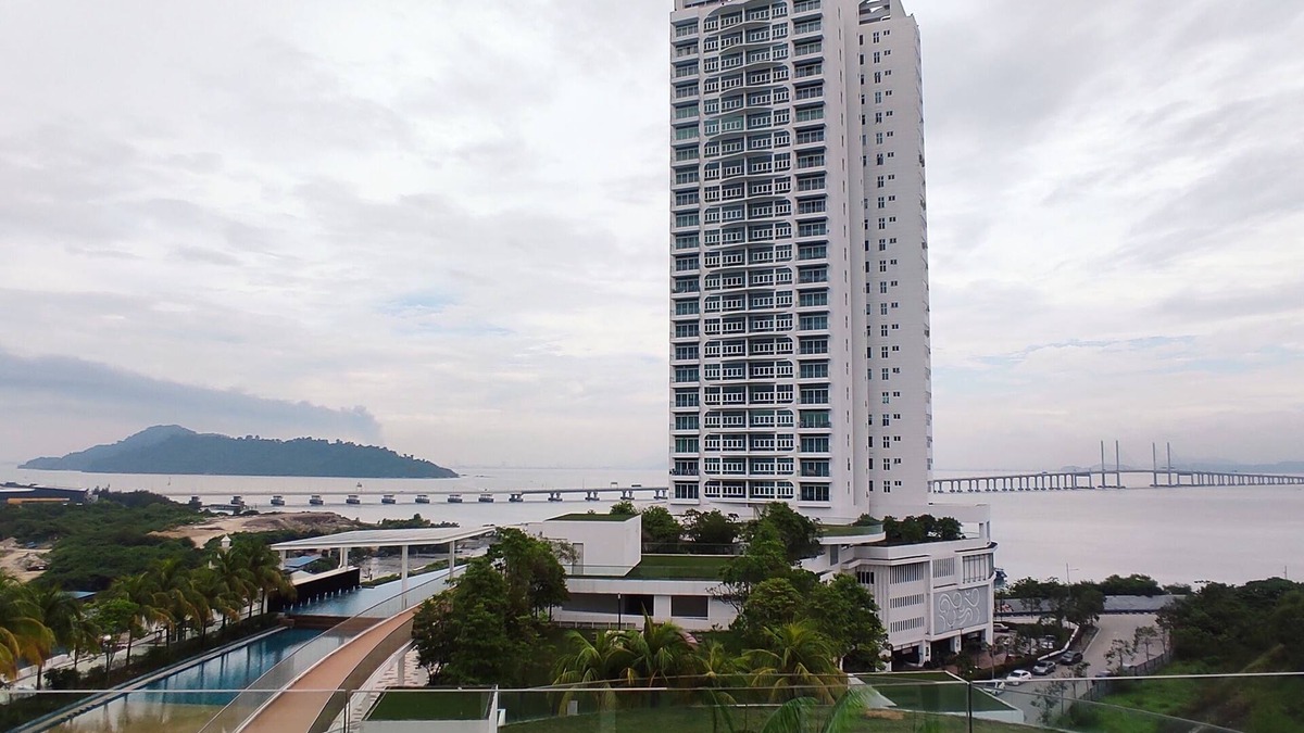 Bayan Lepas Apartment | Spacious 2-Bedroom with Morning's Sea View & Amenities