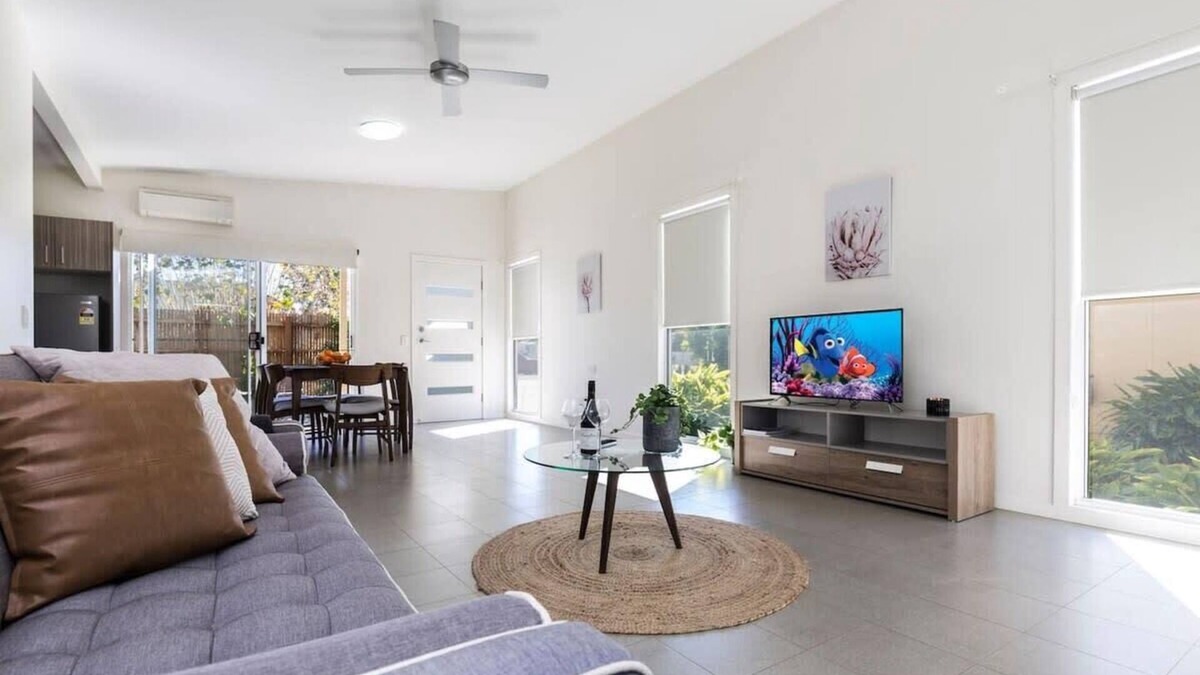 Cessnock House | Spacious 2 Bedroom & Parking Near Central Cessnock