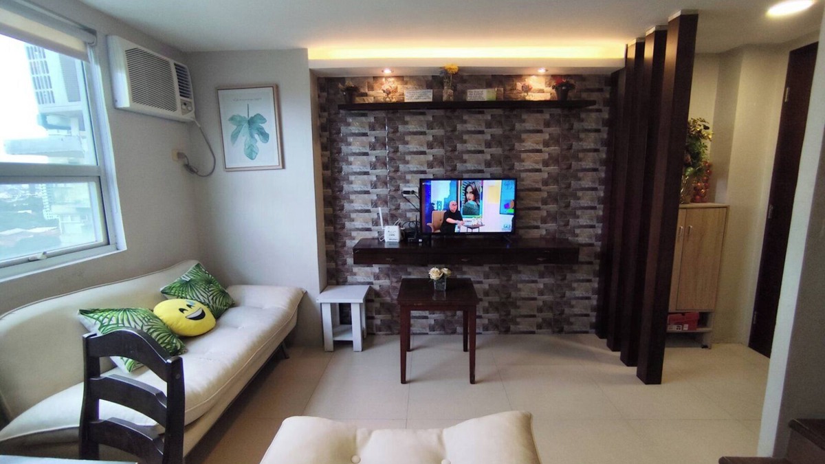 Valencia Condo | Spacious 2 Bedroom Loft Unit near the Mall