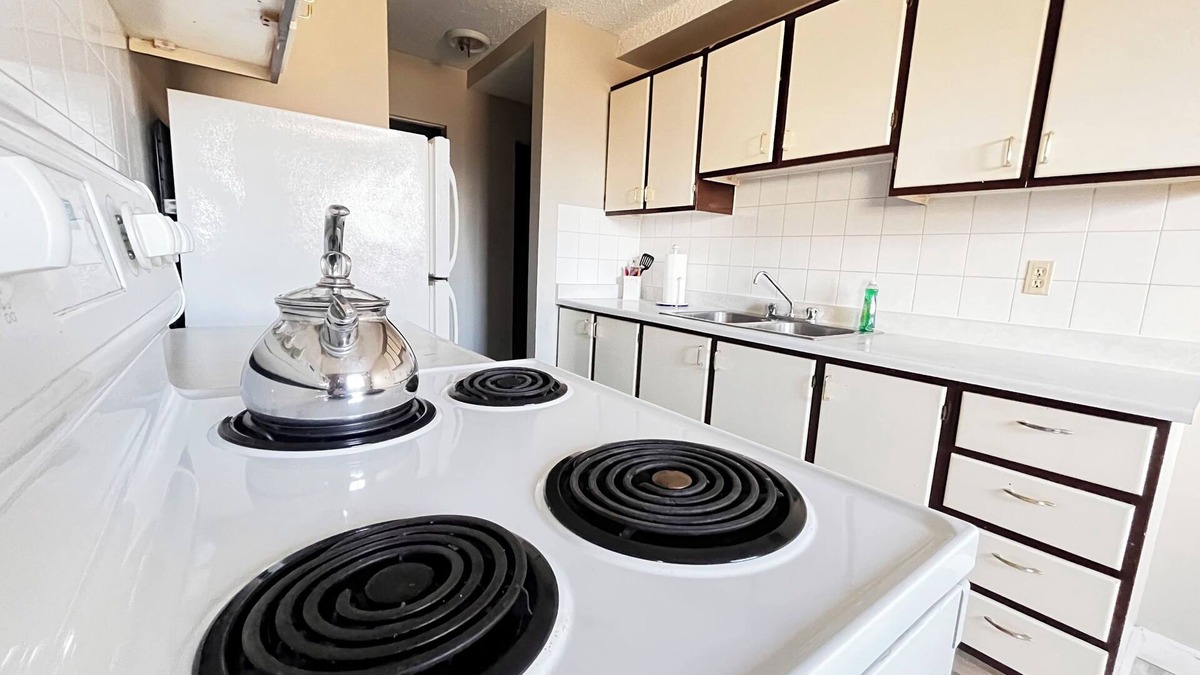 Whitecourt Apartment | Spacious 2 Bedroom Suite in 4 Plex downtown Whitecourt w/In Suite Laundry