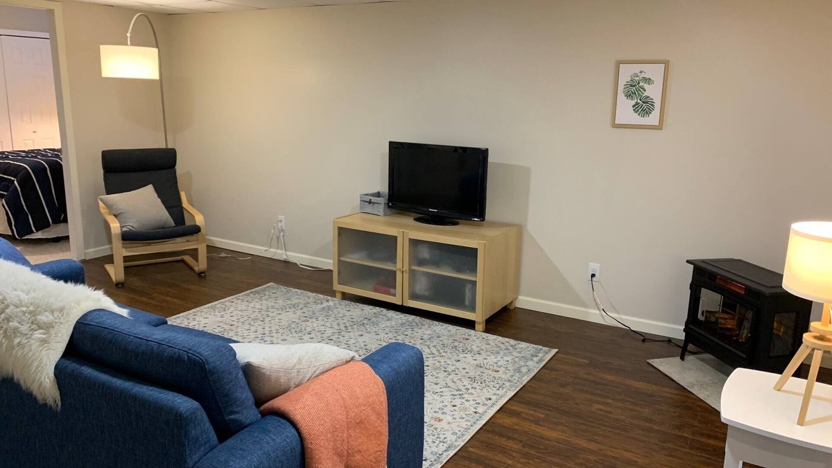 Foothills House | Spacious 2 Bedroom Suite - Beautiful Foothills