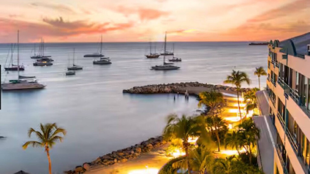 Little Bay Apartment | Spacious 2-bedroom ocean view hotel suite with kitchen, balcony in Philipsburg
