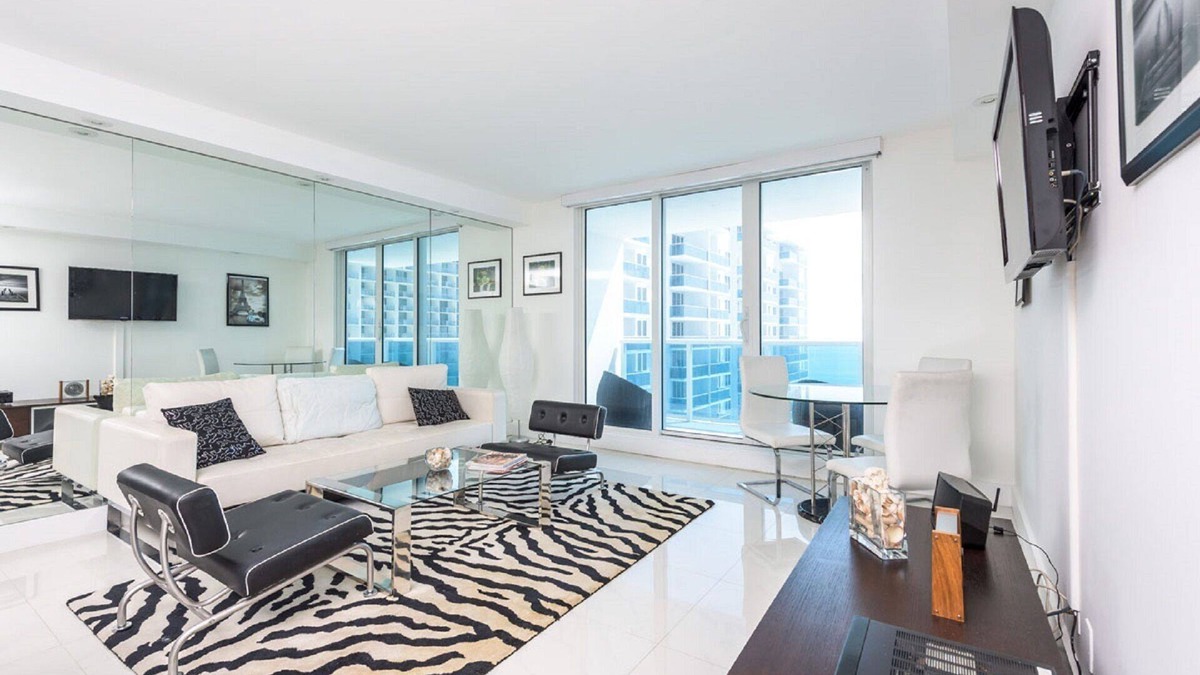 South Beach Condo | Spacious 2 bedroom & 2 bathroom unit at the Roney Palace South Beach