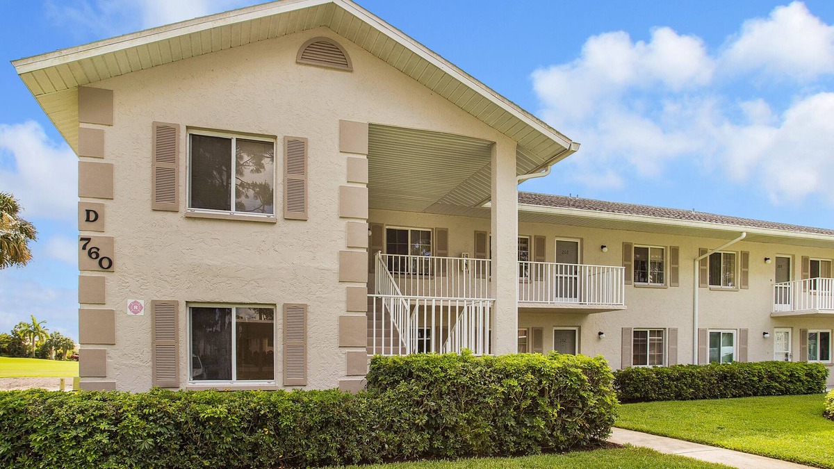 Lely Golf Estates Condo | Spacious 2 beds/2baths condo- near Lely Country Club w/relaxing lanai!