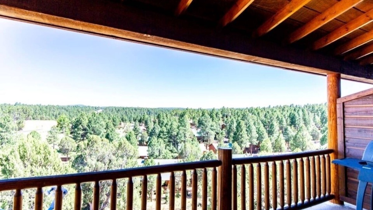 Show Low Condo | Spacious 2 BR/2BA with Great Views near Fool Hollow Lake