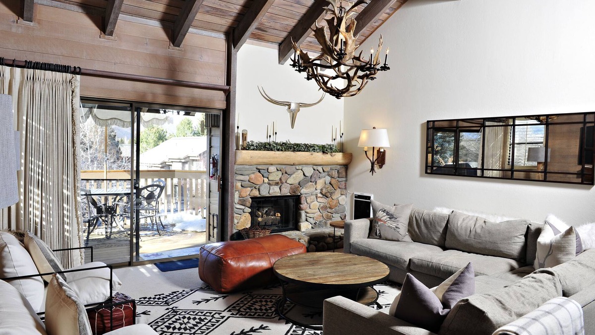 Sun Valley Condo | Spacious 2 Br Condo with Baldy Mountain views at base of Dollar, hot tub & pool