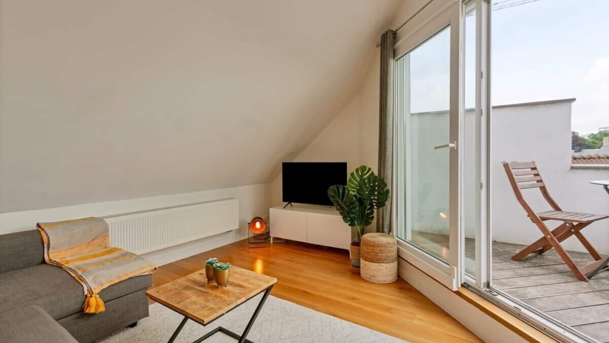 Antwerp Apartment | Spacious 2-BR Flat with Terrace
