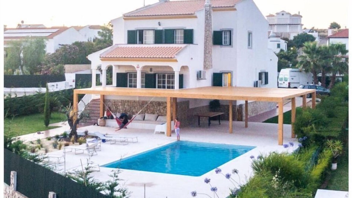 Castro Marim Villa | Spacious 2-storey villa with swimming pool and large garden, 6 minutes from Praia Verde.