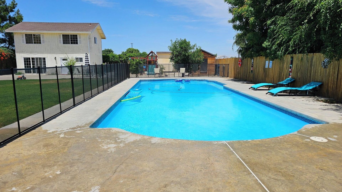Rosedale House | Spacious 2 story 1-bedroom house with pool