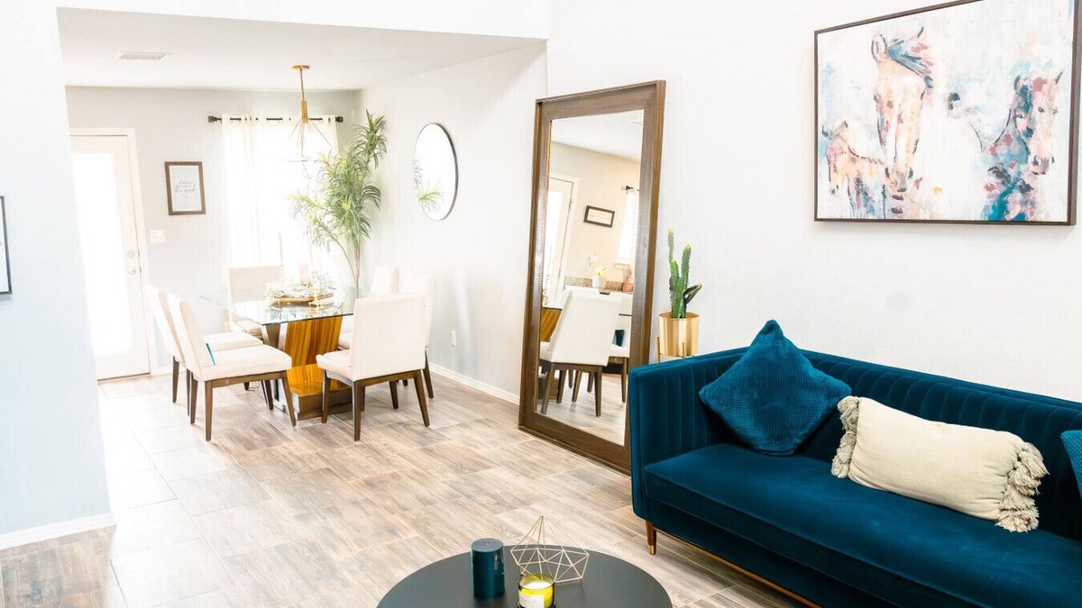 Biggs Field House | Spacious 2-Story Contemporary Home 3BDRM + Loft