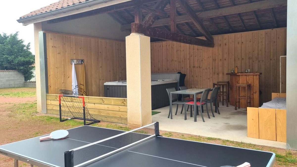 L'Hopital-le-Grand Cottage | Spacious 230m² Cottage with Spa, Garden & Games in Renovated Farmhouse