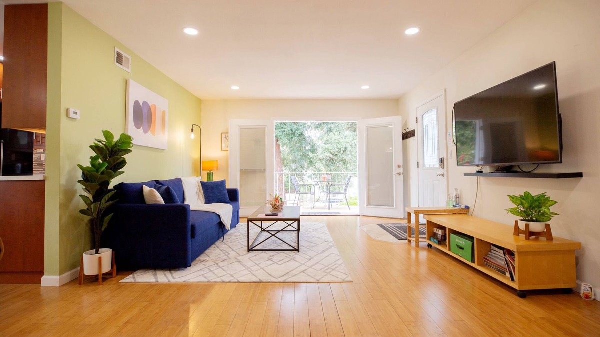 Heritage District Apartment | ✨Spacious 2B2B in Sunnyvale 🌲 Patio/AC/1000mb wifi/more…
