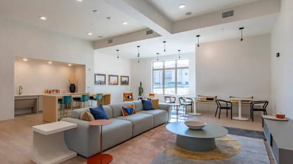 Medical Center District House | Spacious 2bd/2BA in Medical Center *Free Parking*