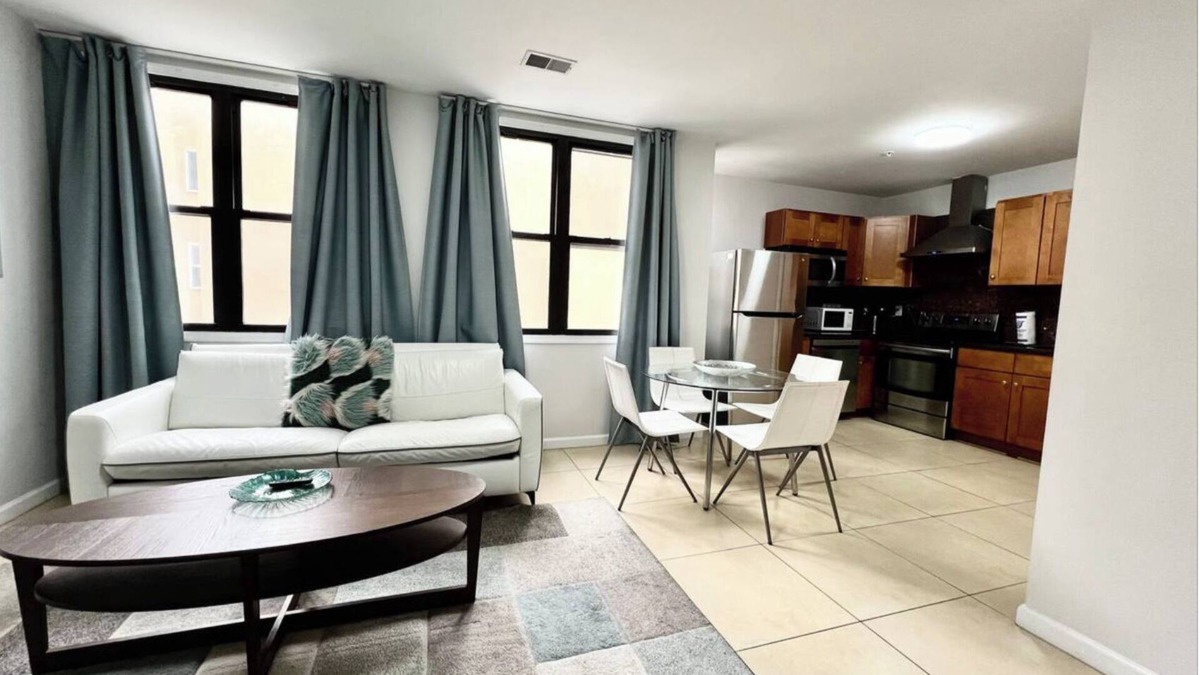 Chinatown Apartment | Spacious 2Bd Apt Perfect for Downtown travel in style!