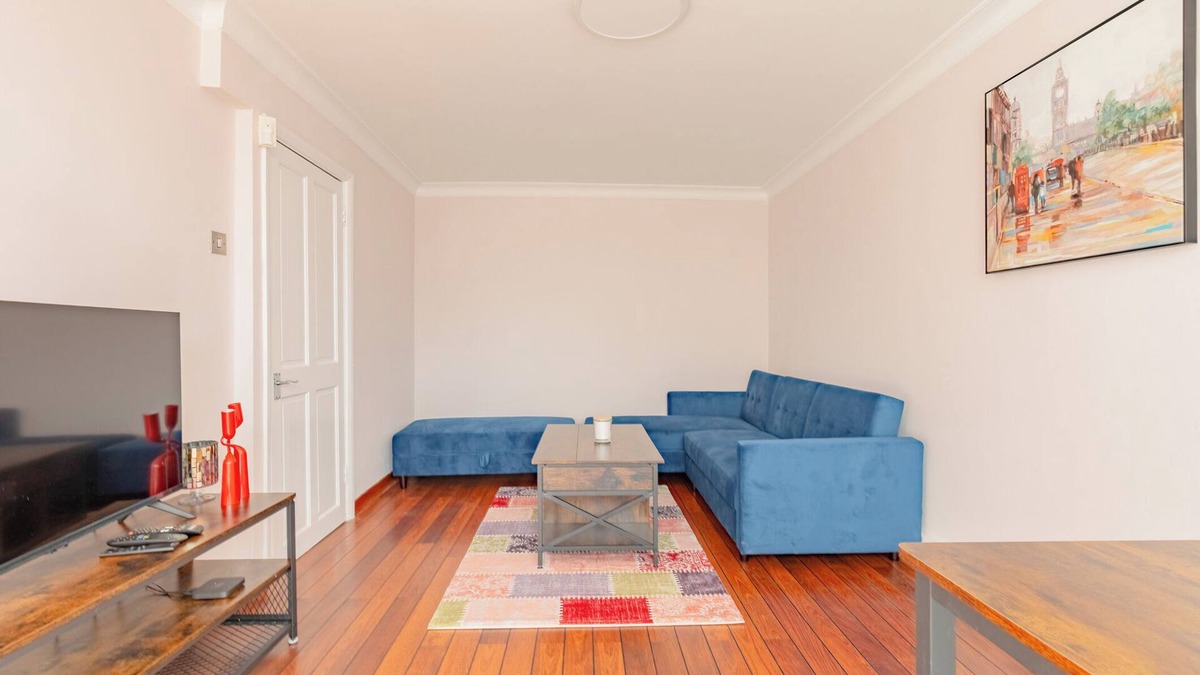 Canonbury Apartment | Spacious 2BD Home, 4 Min to Canonbury Station