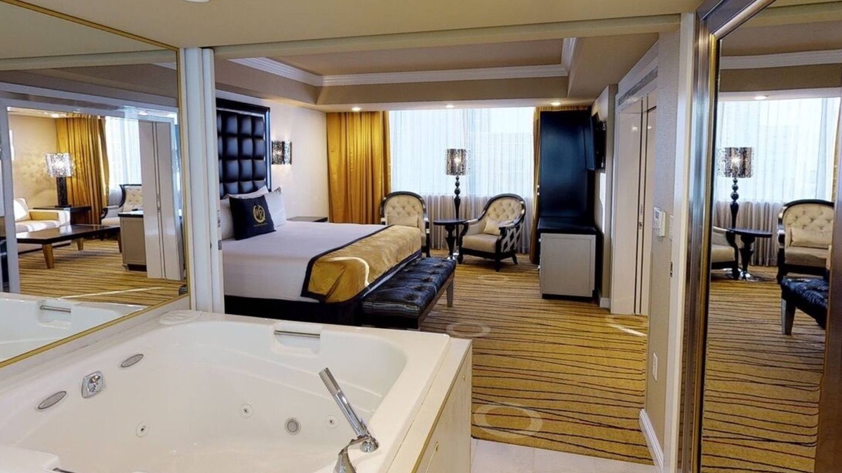 Las Vegas Villa | Spacious 2BDR Villa Sleeps 6, only 776 P/N available week of Super Bowl LVIII!