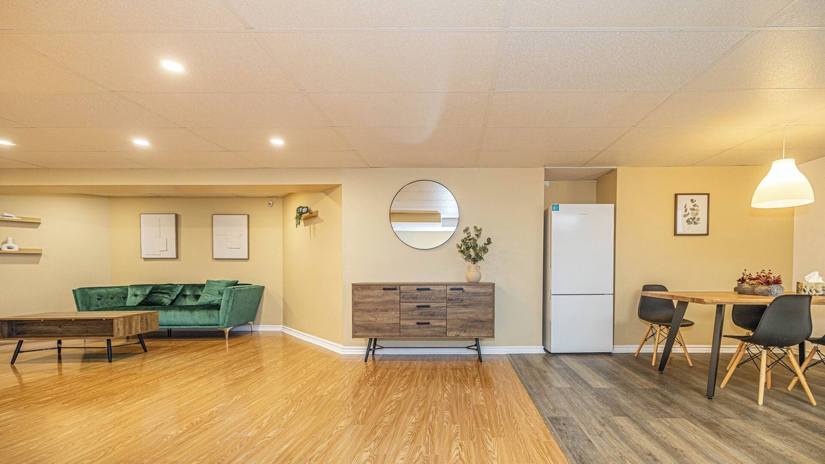 Brossard Apartment | Spacious 2BDRs Apt,ALL NEW! Close to DT/1 parking