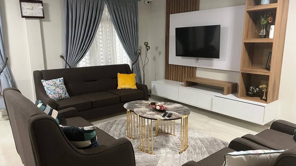 Kumasi Apartment | Spacious 2Bedroom en-suite with Queen Beds+ Living Room+ HiSpeed WiFi + Kitchen